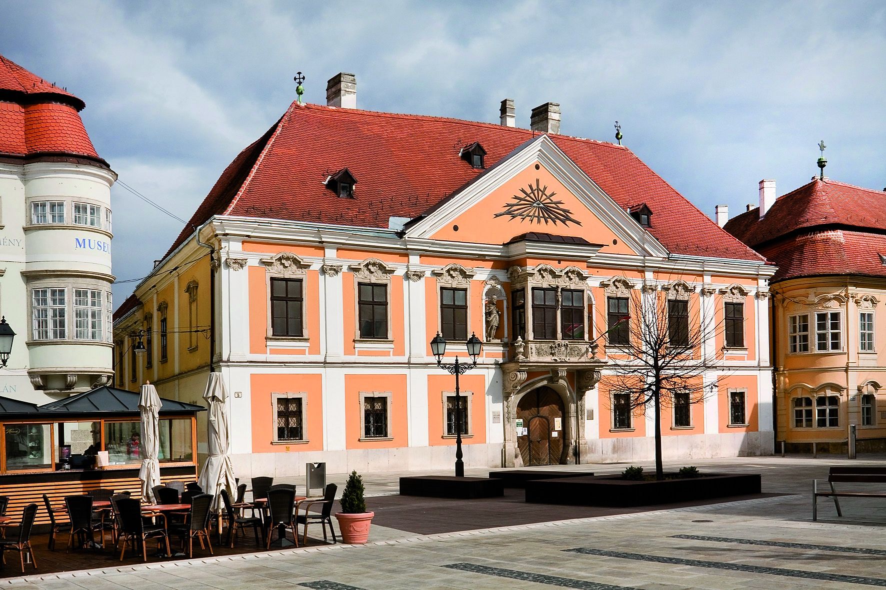 The Hungarian Glass Art in Past and Present – An Overview